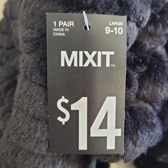 Mixit black faux fur paw print slippers in a size large - Picture 3 of 5